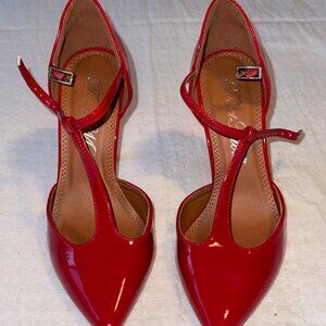 Toi et Moi T-Strap Pointy-Toe Pumps in Red w/topy | Size 6 | Almost New
